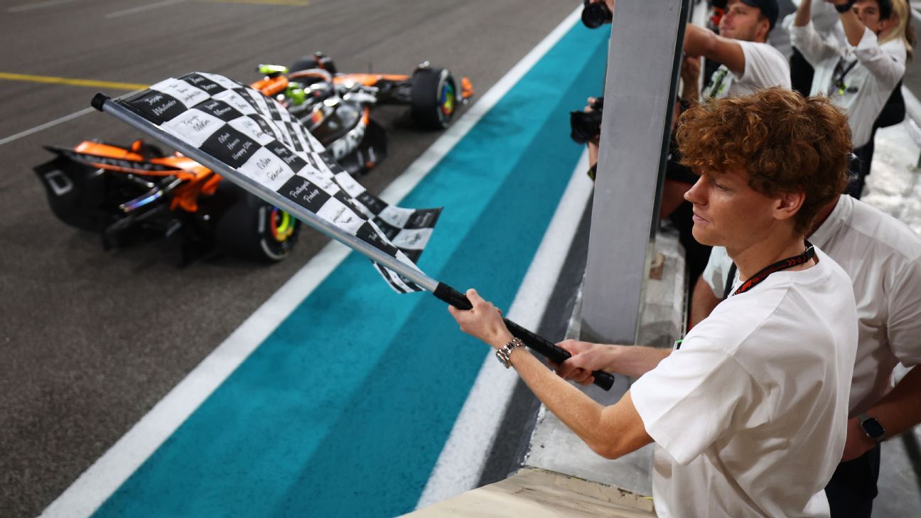Sinner Present With Ferrari In The Abu Dhabi Formula 1 AM850