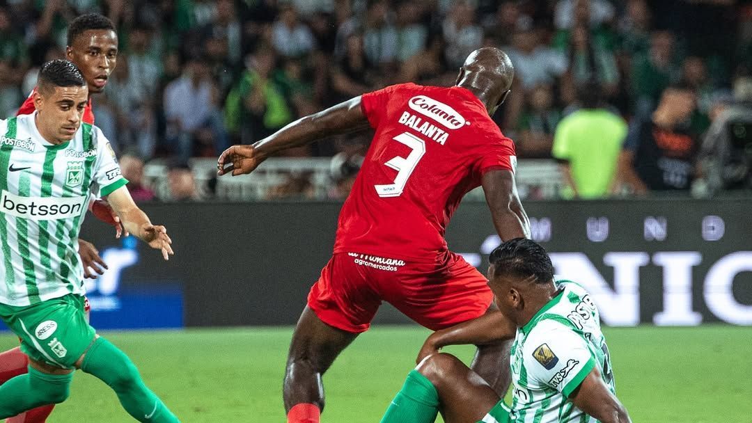 Colombia's professional footballers announce strike