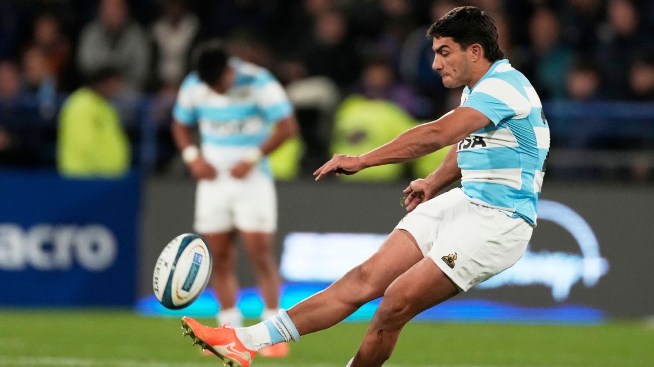 The Bombazo and a key entrance: the great party of Santiago Carreras in Vélez