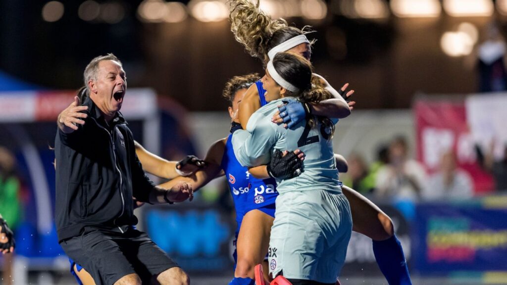 Las Diablas: doctors, engineers, teachers and World Cup winners