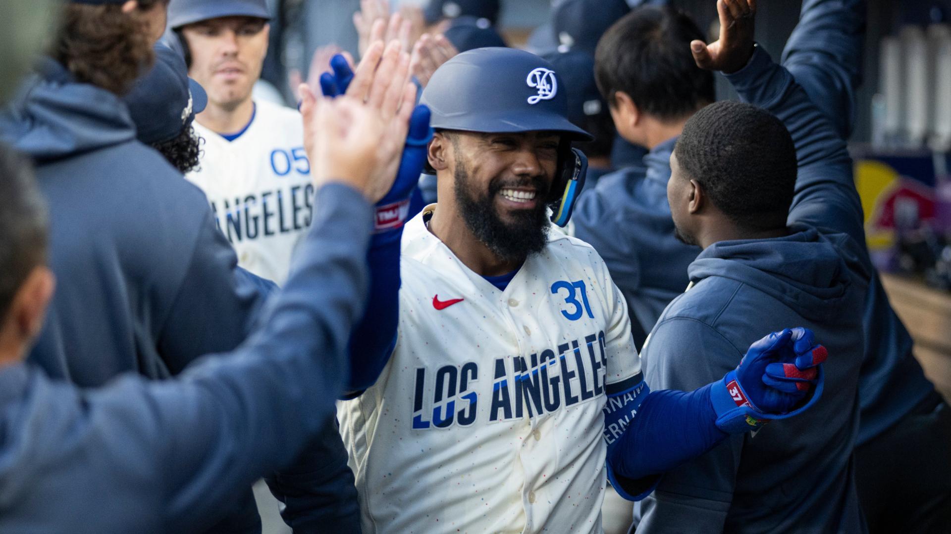 0:33 Nimmo lights up the Rangers with a solo home run! Brandon Nimmo hits a home run that puts the Rangers on the scoreboard 1-0 against the Dodgers. 2h0:34 Again! Brandon Nimmo brings the Rangers closer with a two-run homerBrandon Nimmo hits a two-run homer that reduces the difference and keeps the Rangers in the fight.2h0:31 Golden homer! Teoscar Hernández unleashes power with three-run HRTeoscar Hernández hits a powerful three-run home run, boosting the Dodgers' lead over the Rangers.2h0:33 Nimmo lights up the Rangers with a solo home run!Brandon Nimmo hits a home run that puts the Rangers on the scoreboard 1-0 against the Dodgers.2h0:34 Again! Brandon Nimmo brings the Rangers closer with a two-run hitBrandon Nimmo hits a two-run home run that reduces the difference and keeps the Rangers in the fight.2h0:31 Jonathan Aranda signs victory with a grounder to the infield for Rays!4h0:47 Mexicano Aranda and Rays leave the Yankees lying, who extends their losing streak to 4. An infield hit by Mexican Jonathan Aranda in the tenth inning drove in the run of the victory for Tampa Bay over New York.3hKevin Sabitus/Getty Images

