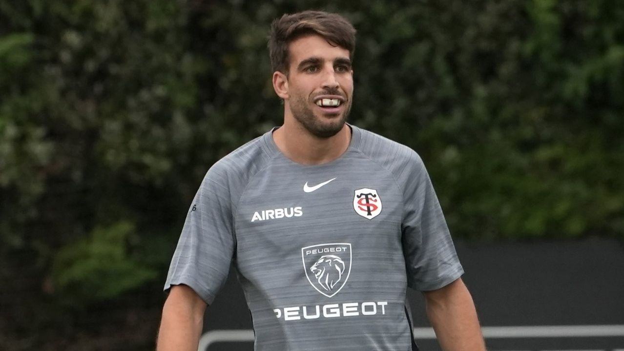 Four months after his serious injury in Los Pumas, Juan Cruz Mallía returned to training with Toulouse
