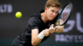 Medvedev, against the ropes against a 17-year-old boy and world number 779