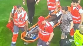 Elanga, removed on a stretcher after a horrible tackle by Gayà