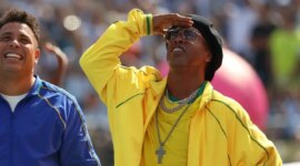 Ronaldinho joins the bid for Monaco