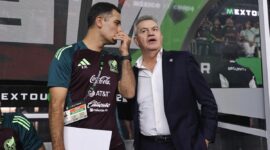 Aguirre’s affectionate ‘push’ to Rafa Márquez