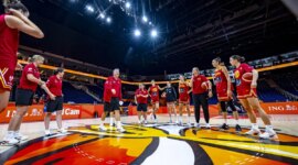 Spain debuts against the host with unlimited enthusiasm