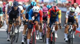 Van Aert’s Visma, overwhelmed by a chaotic finish that Frenchman Tronchon takes to the sprint