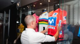 Enric Mas’ jersey after his victory in La Vuelta, in the Telefónica Museum