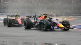 Nine retirements, drama for Russell and Verstappen triumphs against a great Hamilton in a crazy sprint in Singapore