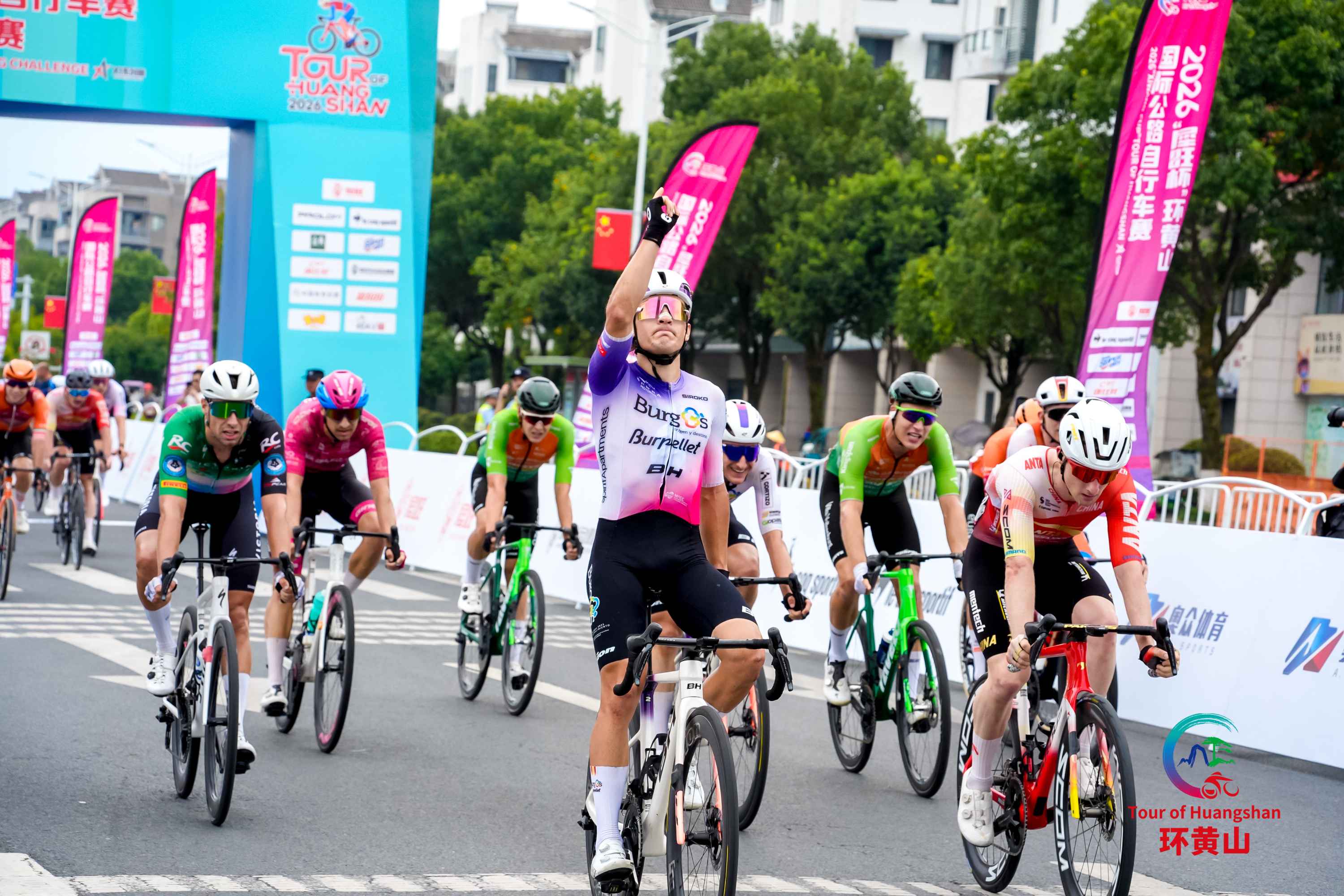 The formula for success of the Burgos Burpellet BH cycling team: it ...