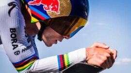 Evenepoel shows off and wins the Nations Time Trial by two minutes