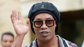 Ronaldinho returns to football in Italy
